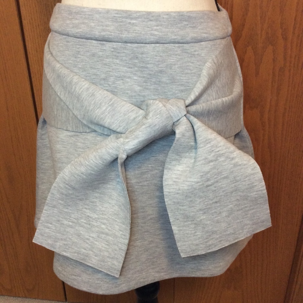 NWOT English Factory Grey Scuba Tie Skirt Sz-M
